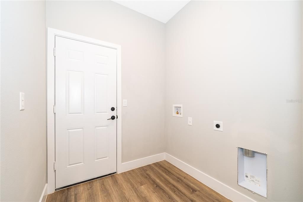 For Rent: $2,800 (4 beds, 2 baths, 1686 Square Feet)