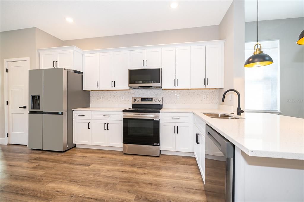For Rent: $2,800 (4 beds, 2 baths, 1686 Square Feet)