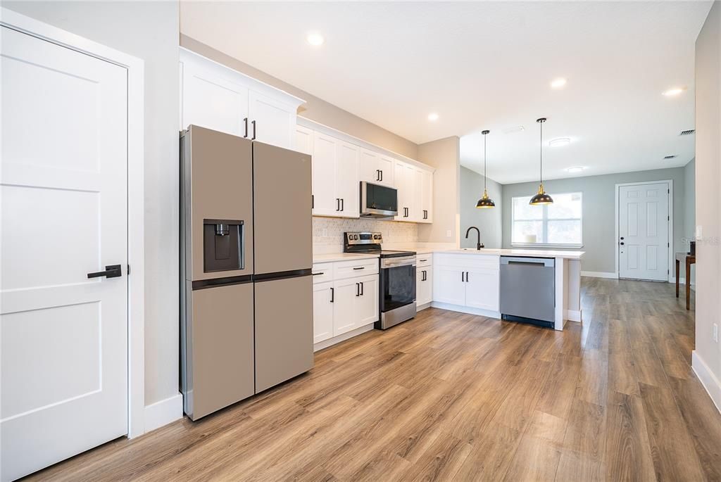 For Rent: $2,800 (4 beds, 2 baths, 1686 Square Feet)