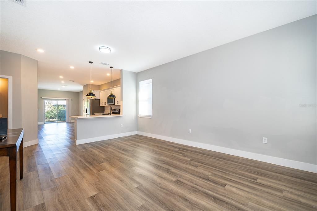 For Rent: $2,800 (4 beds, 2 baths, 1686 Square Feet)