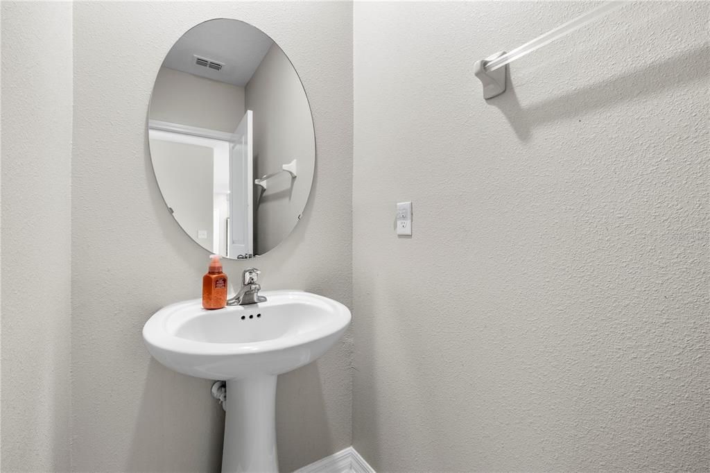 Active With Contract: $385,000 (4 beds, 2 baths, 2635 Square Feet)