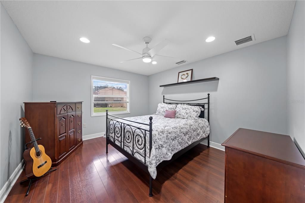 Activo con contrato: $615,000 (4 camas, 3 baños, 3098 Pies cuadrados)