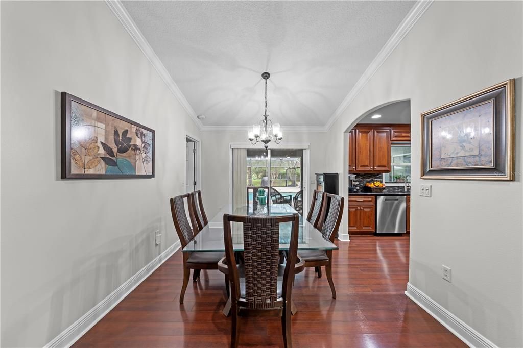Activo con contrato: $615,000 (4 camas, 3 baños, 3098 Pies cuadrados)