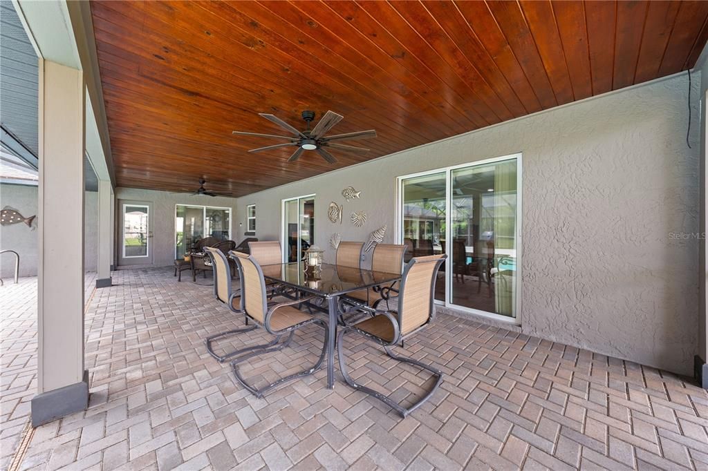 Activo con contrato: $615,000 (4 camas, 3 baños, 3098 Pies cuadrados)