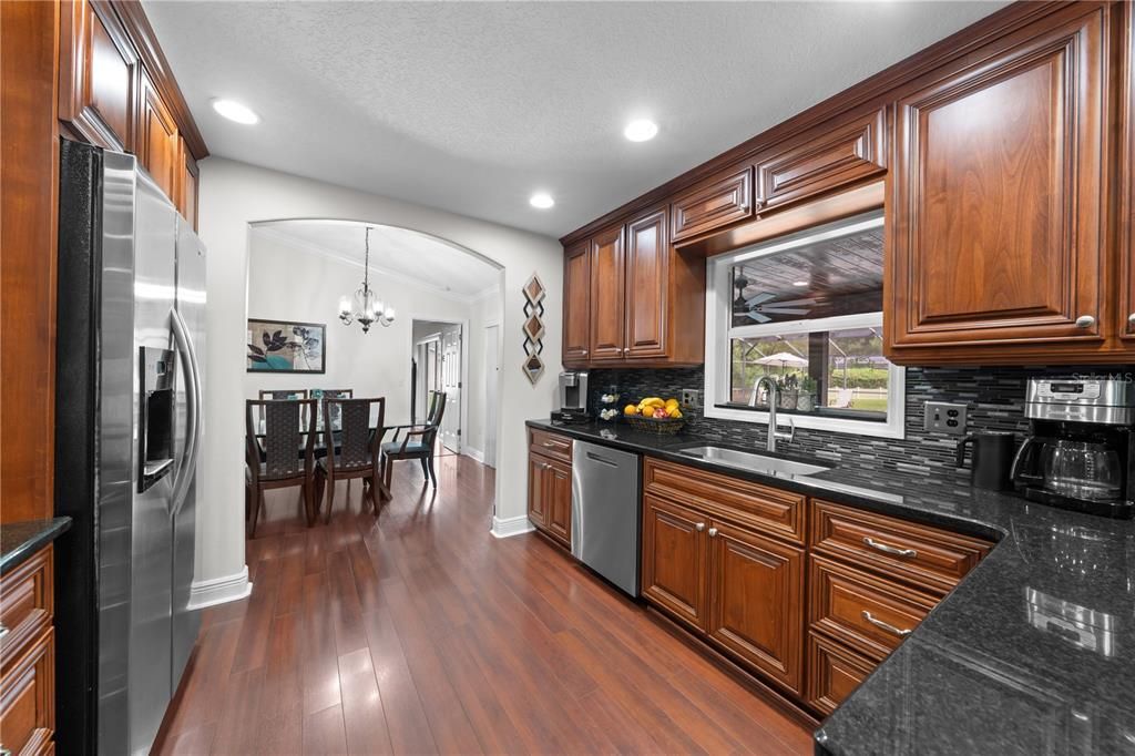 Activo con contrato: $615,000 (4 camas, 3 baños, 3098 Pies cuadrados)