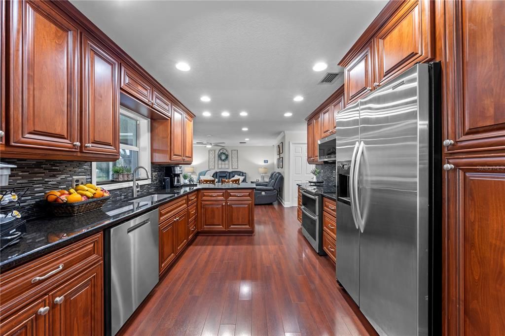 Activo con contrato: $615,000 (4 camas, 3 baños, 3098 Pies cuadrados)