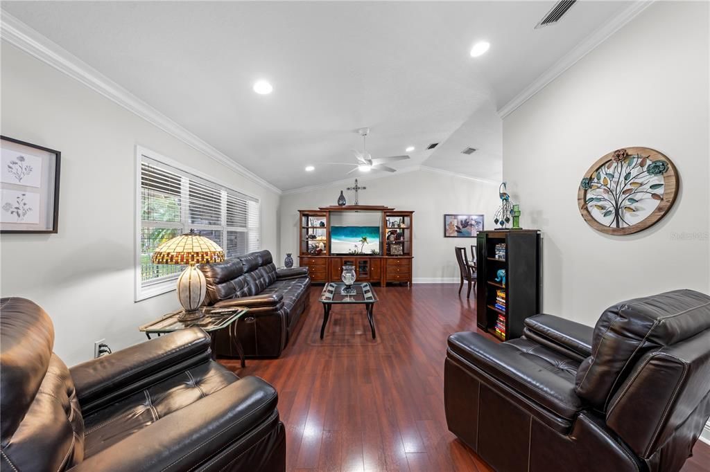Activo con contrato: $615,000 (4 camas, 3 baños, 3098 Pies cuadrados)