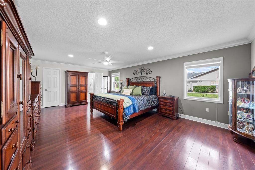 Activo con contrato: $615,000 (4 camas, 3 baños, 3098 Pies cuadrados)