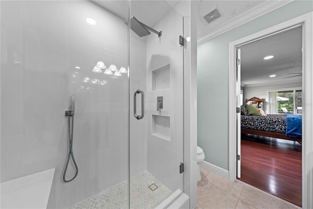Activo con contrato: $615,000 (4 camas, 3 baños, 3098 Pies cuadrados)