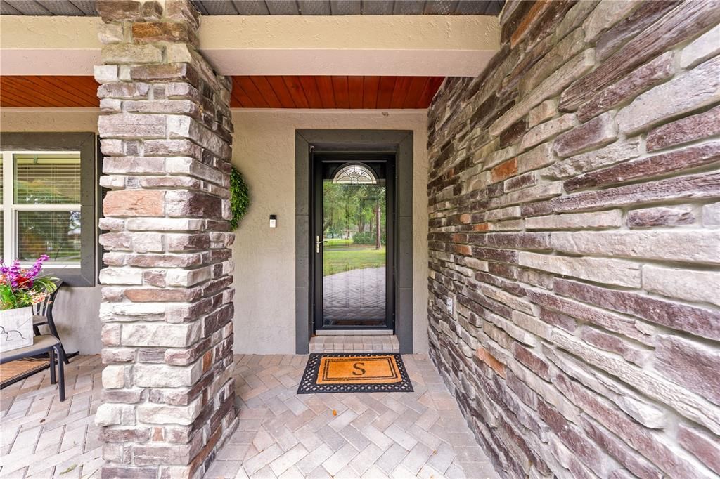 Activo con contrato: $615,000 (4 camas, 3 baños, 3098 Pies cuadrados)