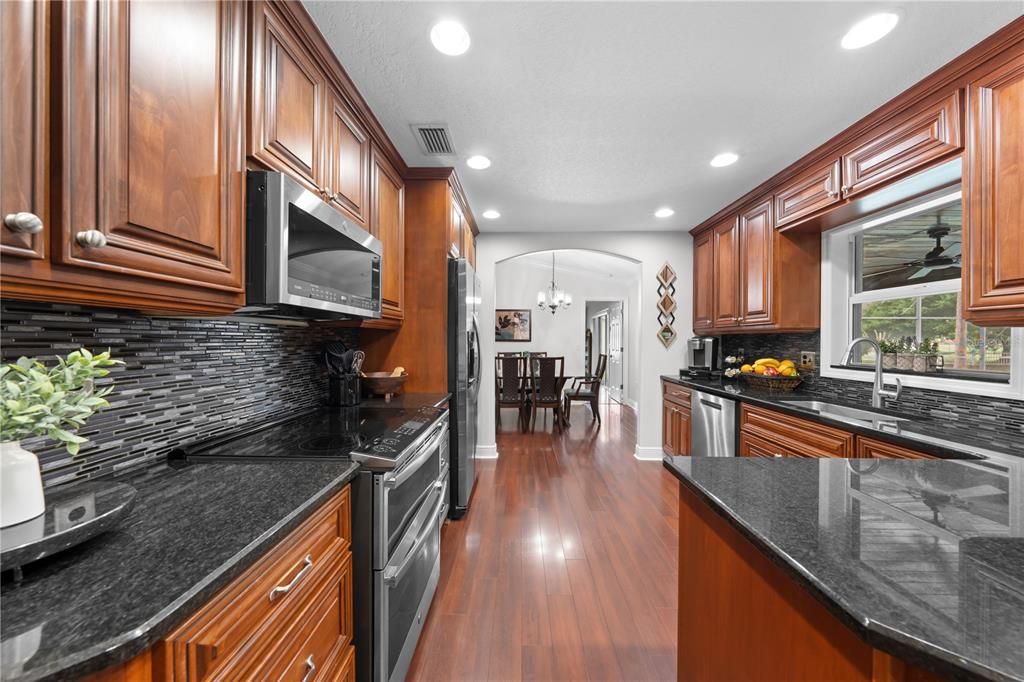 Activo con contrato: $615,000 (4 camas, 3 baños, 3098 Pies cuadrados)