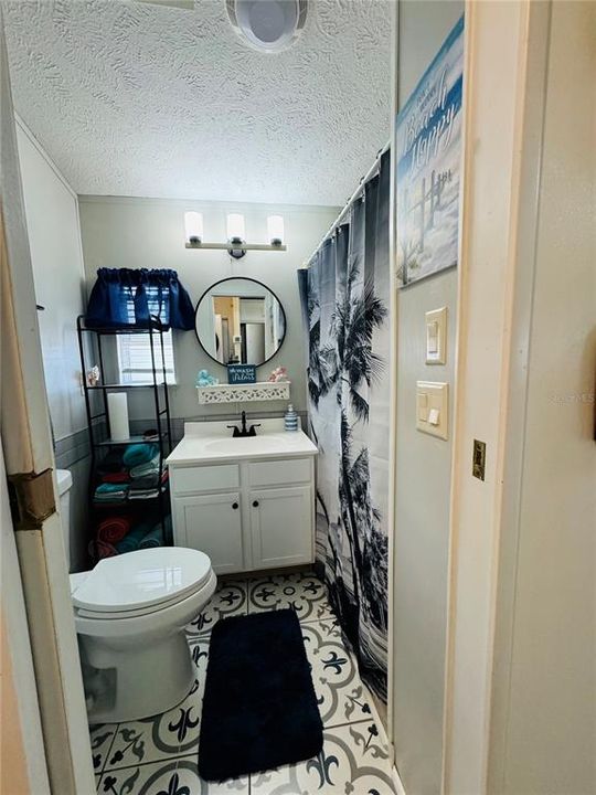 For Sale: $129,000 (1 beds, 1 baths, 492 Square Feet)