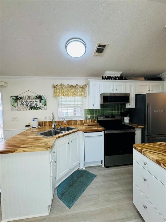 For Sale: $129,000 (1 beds, 1 baths, 492 Square Feet)