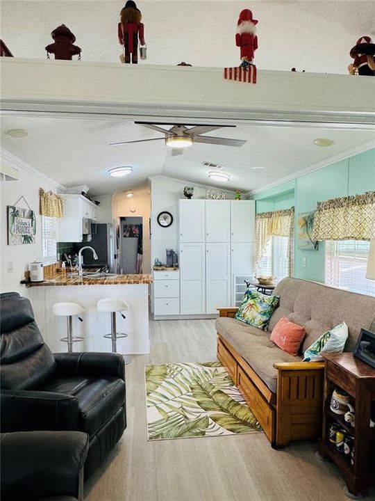 For Sale: $129,000 (1 beds, 1 baths, 492 Square Feet)