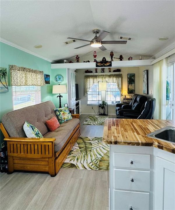 For Sale: $129,000 (1 beds, 1 baths, 492 Square Feet)