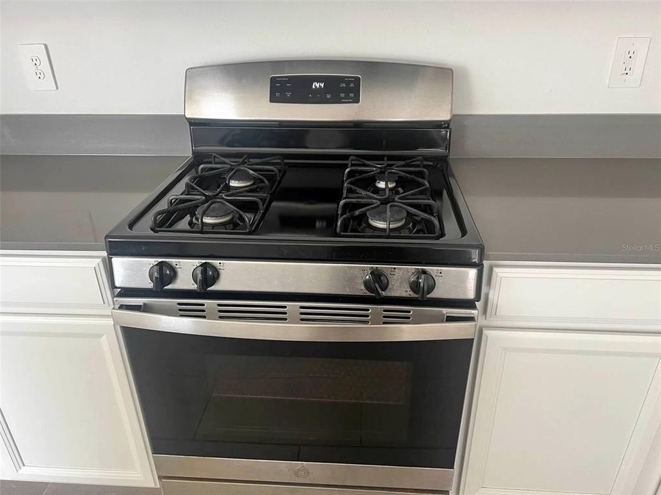 For Rent: $2,350 (4 beds, 2 baths, 2029 Square Feet)