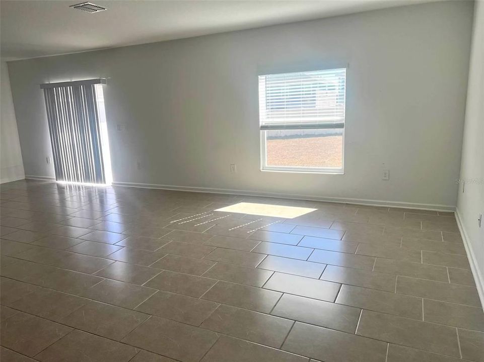 For Rent: $2,350 (4 beds, 2 baths, 2029 Square Feet)