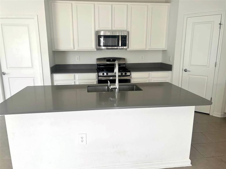 For Rent: $2,350 (4 beds, 2 baths, 2029 Square Feet)