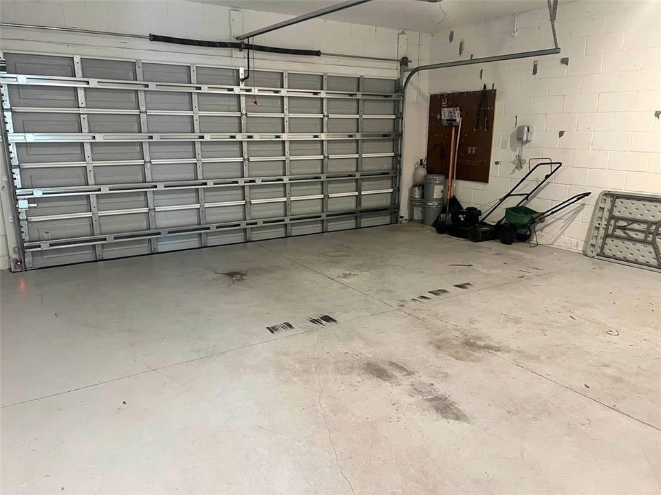 For Rent: $2,350 (4 beds, 2 baths, 2029 Square Feet)