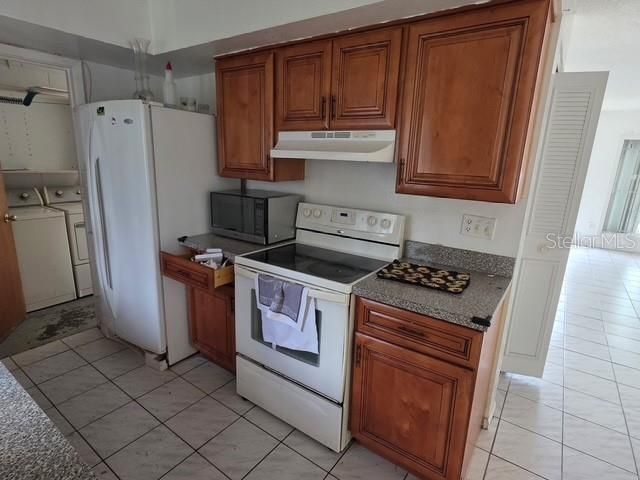 Active With Contract: $250,000 (2 beds, 1 baths, 913 Square Feet)