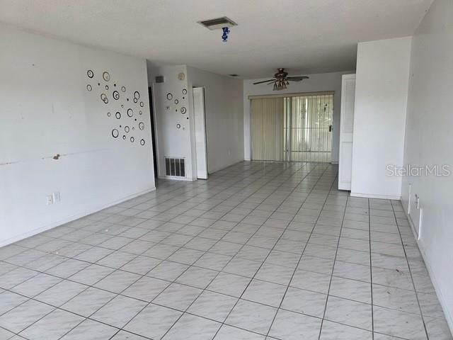 Active With Contract: $250,000 (2 beds, 1 baths, 913 Square Feet)