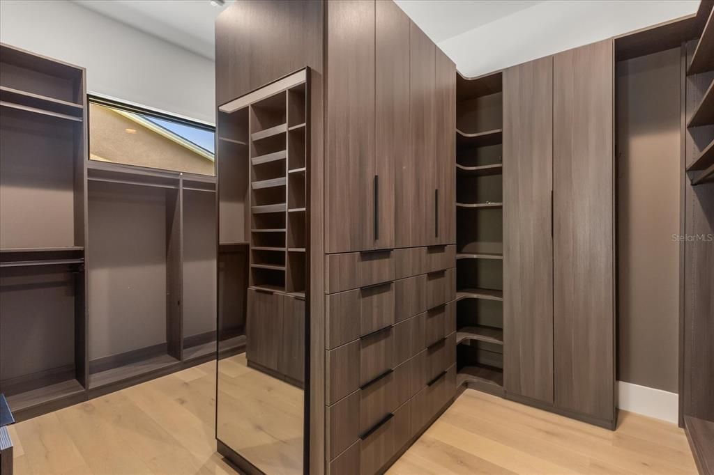 For Sale: $4,285,000 (4 beds, 5 baths, 4066 Square Feet)