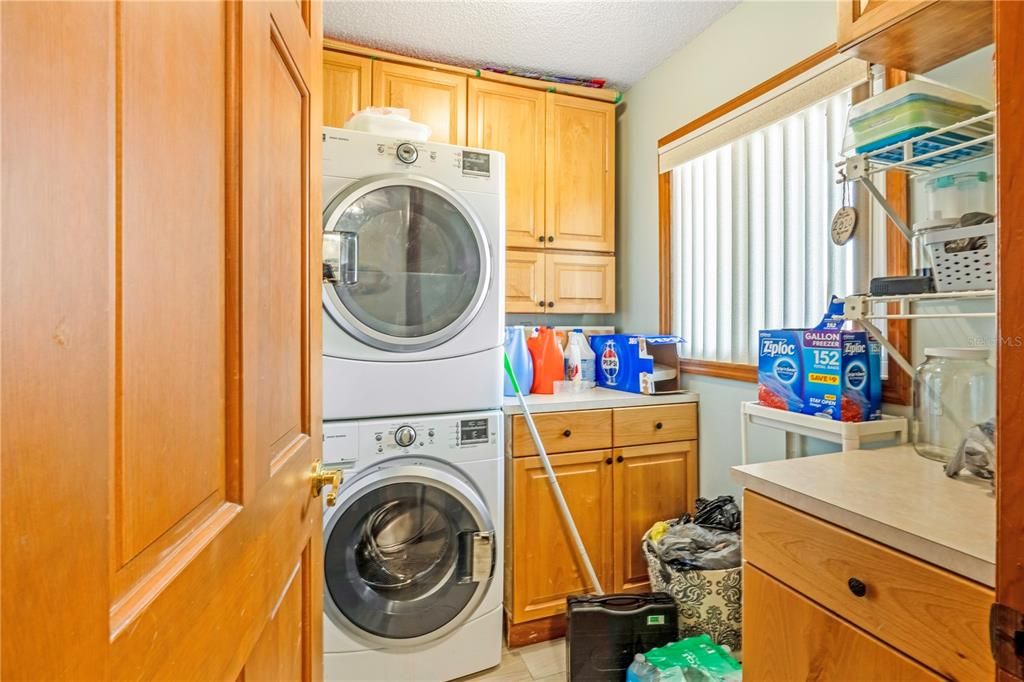 For Sale: $380,000 (2 beds, 2 baths, 1150 Square Feet)