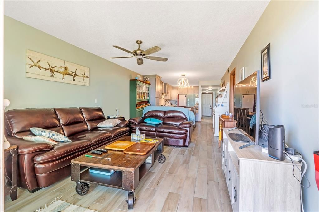 For Sale: $380,000 (2 beds, 2 baths, 1150 Square Feet)