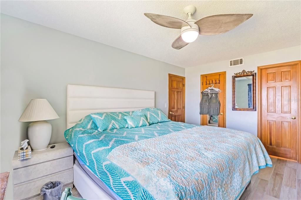 For Sale: $380,000 (2 beds, 2 baths, 1150 Square Feet)
