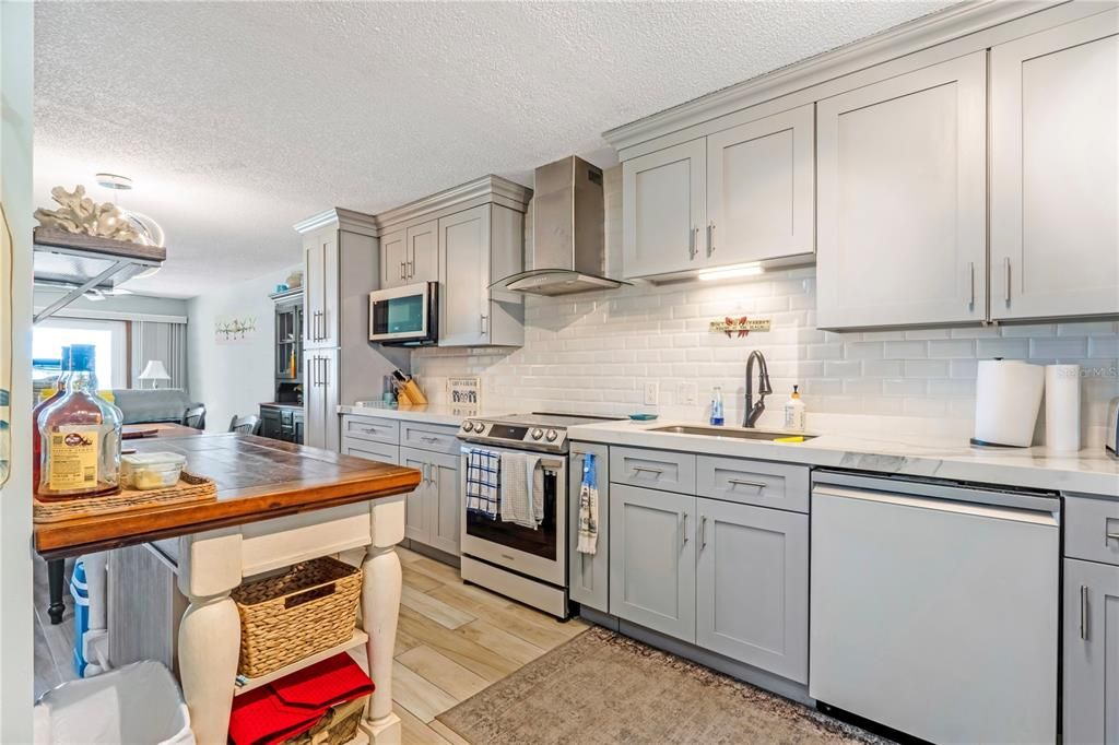 For Sale: $380,000 (2 beds, 2 baths, 1150 Square Feet)