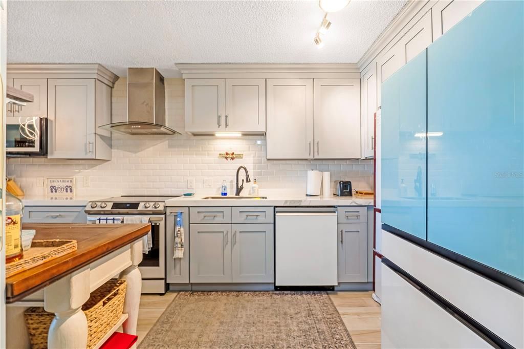 For Sale: $380,000 (2 beds, 2 baths, 1150 Square Feet)
