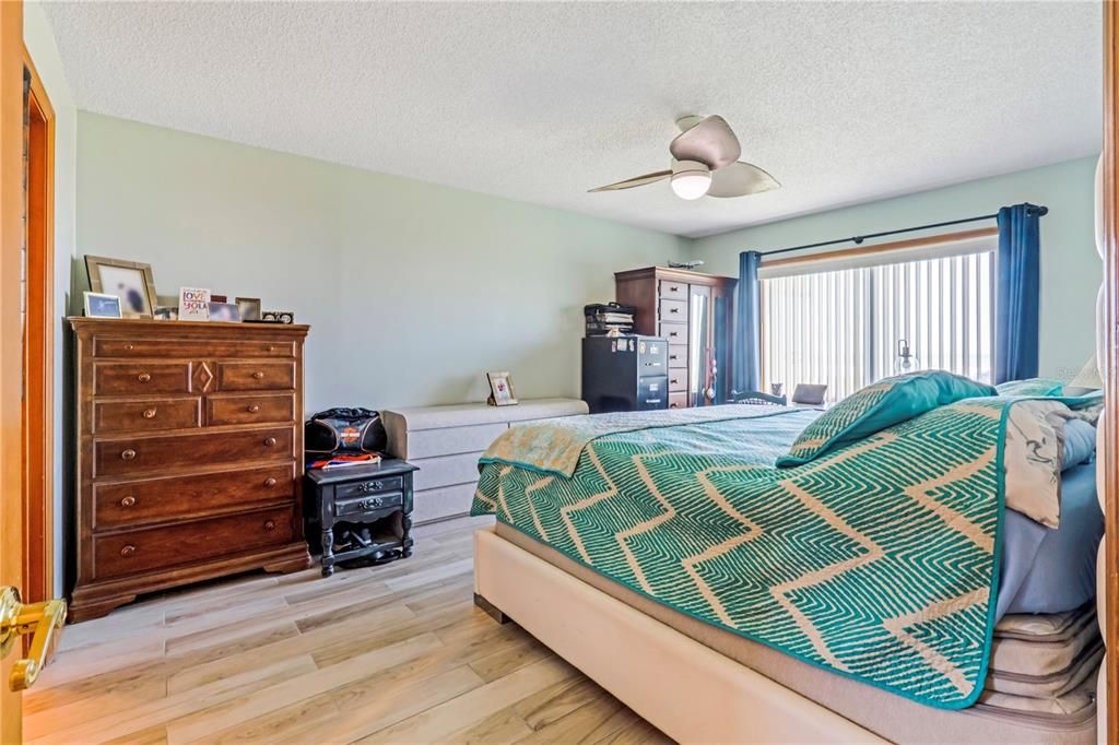 For Sale: $380,000 (2 beds, 2 baths, 1150 Square Feet)