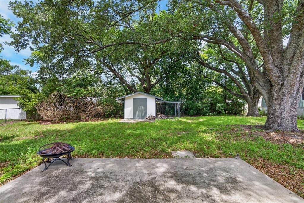 Active With Contract: $250,000 (3 beds, 2 baths, 1035 Square Feet)