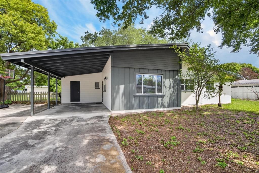 Active With Contract: $250,000 (3 beds, 2 baths, 1035 Square Feet)