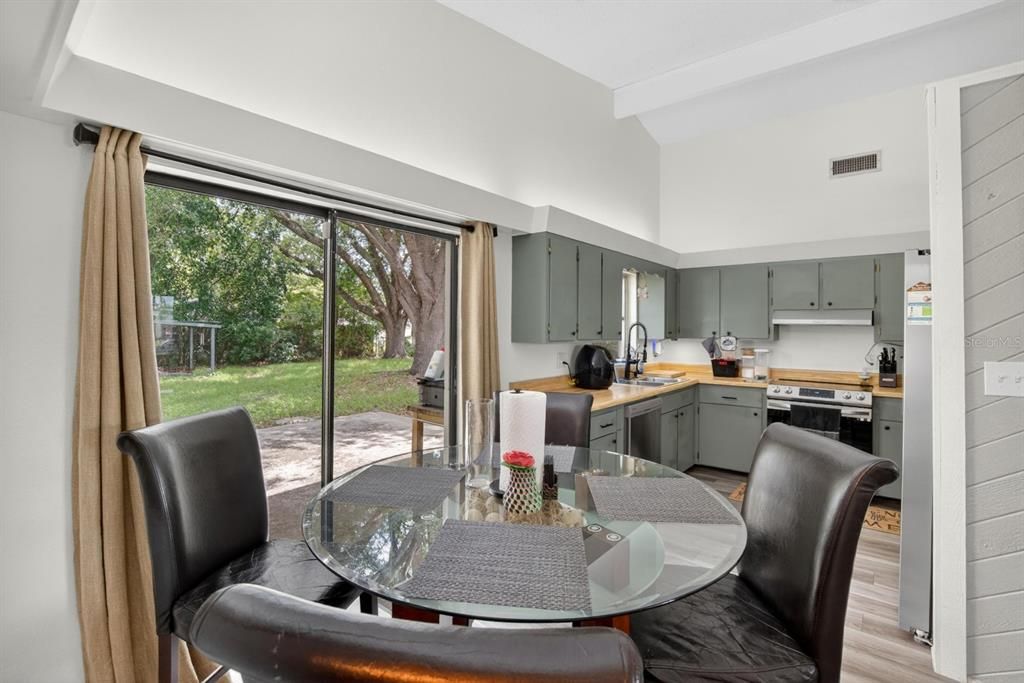 Active With Contract: $250,000 (3 beds, 2 baths, 1035 Square Feet)