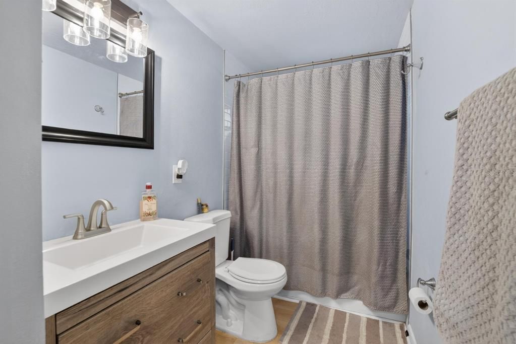 Active With Contract: $250,000 (3 beds, 2 baths, 1035 Square Feet)