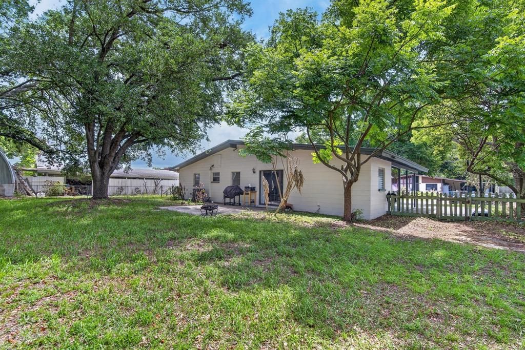 Active With Contract: $250,000 (3 beds, 2 baths, 1035 Square Feet)