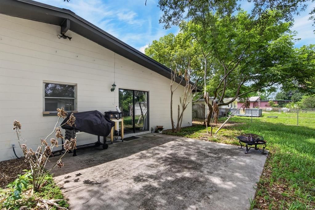Active With Contract: $250,000 (3 beds, 2 baths, 1035 Square Feet)