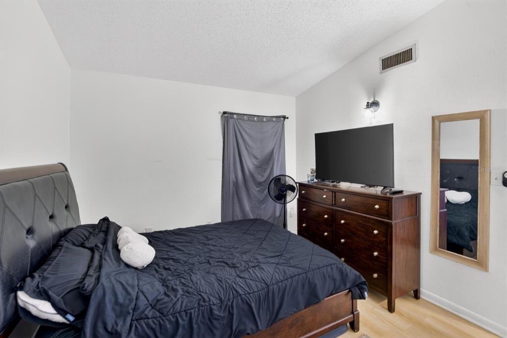 Active With Contract: $250,000 (3 beds, 2 baths, 1035 Square Feet)