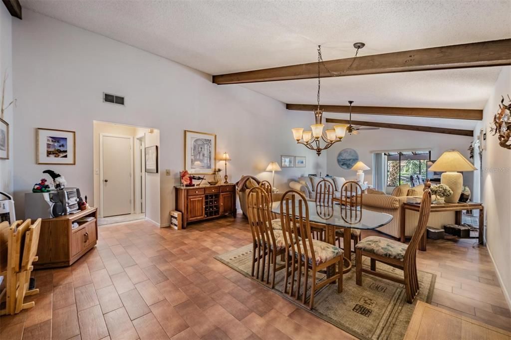 Active With Contract: $278,900 (2 beds, 2 baths, 1422 Square Feet)