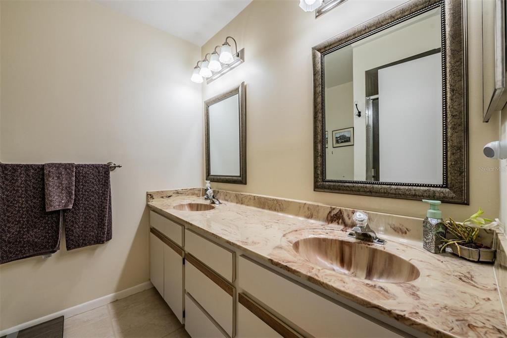 Active With Contract: $278,900 (2 beds, 2 baths, 1422 Square Feet)
