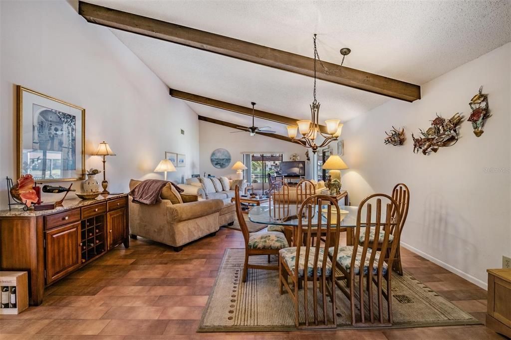 Active With Contract: $278,900 (2 beds, 2 baths, 1422 Square Feet)