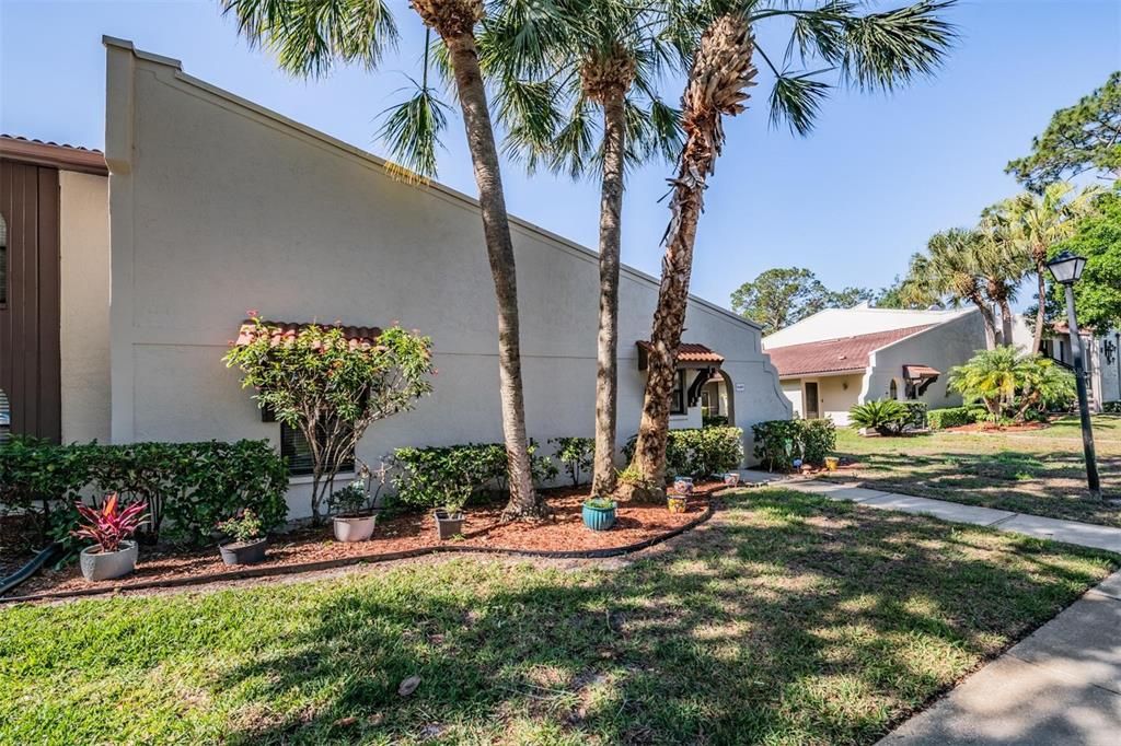 Active With Contract: $278,900 (2 beds, 2 baths, 1422 Square Feet)