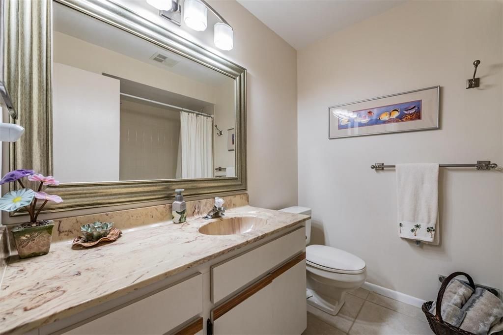 Active With Contract: $278,900 (2 beds, 2 baths, 1422 Square Feet)