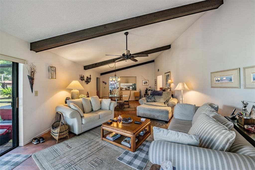 Active With Contract: $278,900 (2 beds, 2 baths, 1422 Square Feet)