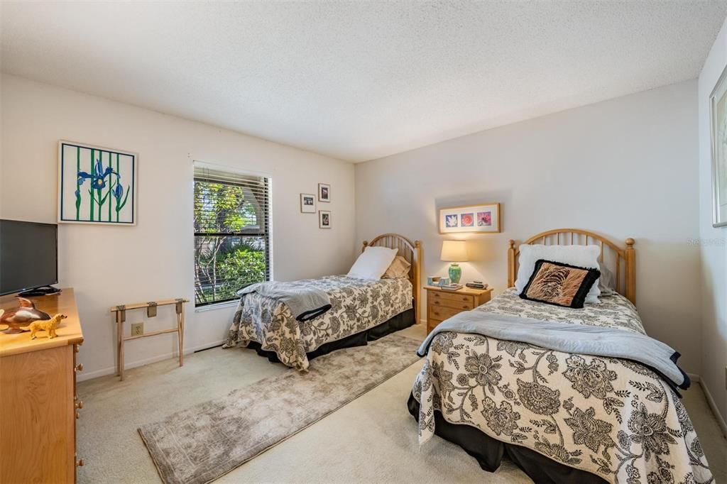 Active With Contract: $278,900 (2 beds, 2 baths, 1422 Square Feet)