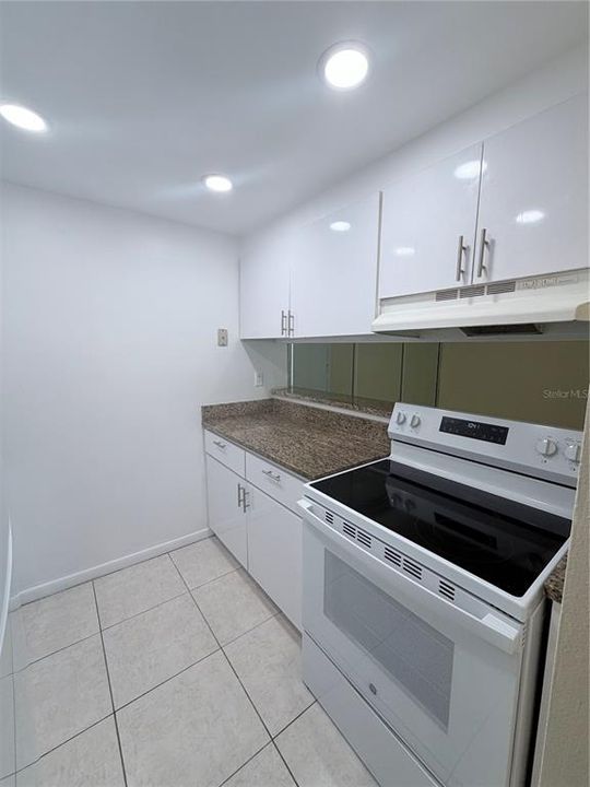 For Rent: $1,400 (2 beds, 2 baths, 895 Square Feet)
