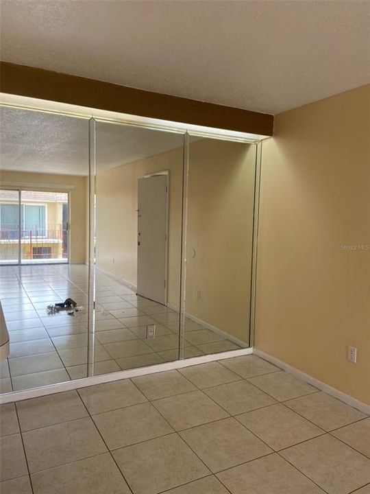 For Rent: $1,400 (2 beds, 2 baths, 895 Square Feet)