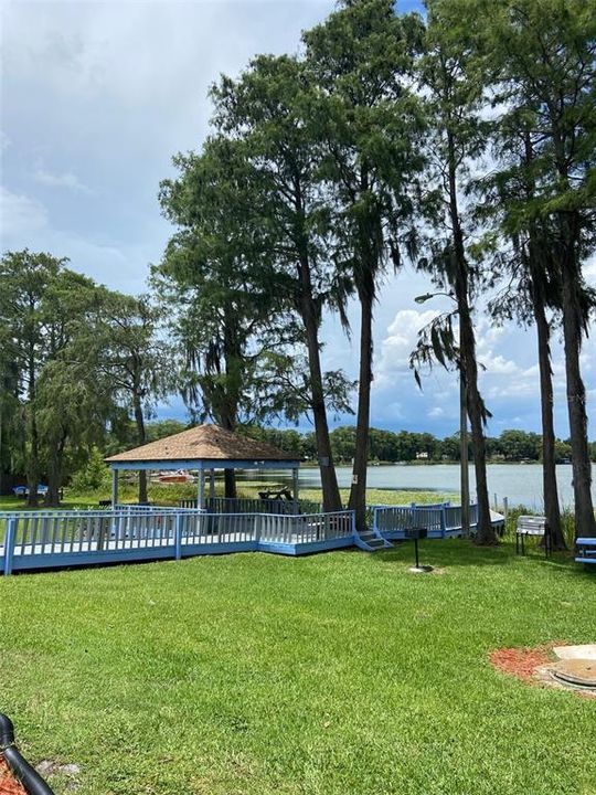 For Rent: $1,400 (2 beds, 2 baths, 895 Square Feet)