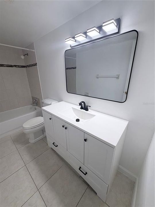 For Rent: $1,400 (2 beds, 2 baths, 895 Square Feet)